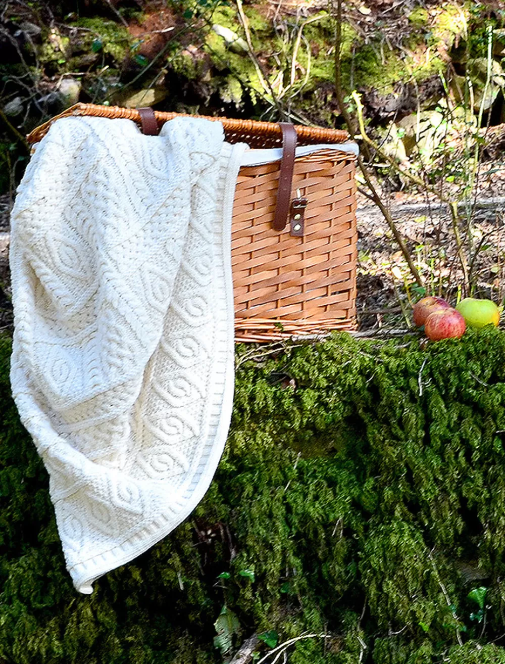 Cheap Two-Tone Aran Pleated Throw Knitted Wool Throws